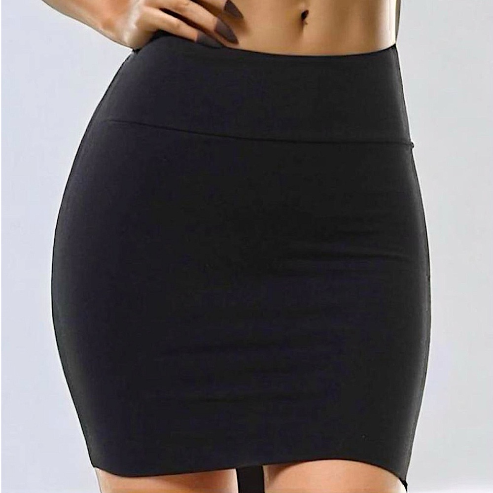 CHARLOTTE RUSSE Women’s Black Stretchy Pencil Skirt Pull On Size Medium